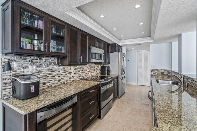 Building Photo - 5480 N Ocean Dr