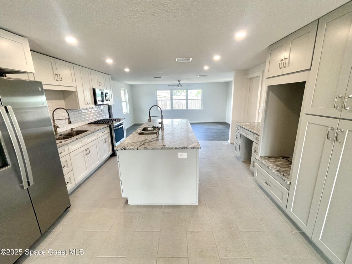 Foto principal - 620 Poinsetta Dr