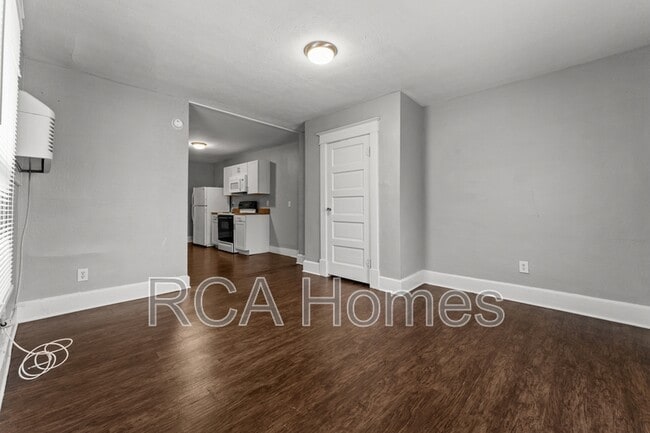 Building Photo - 528 E Raymond St