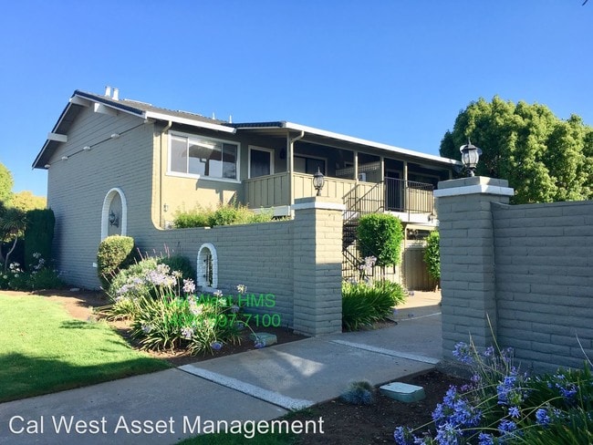 Building Photo - 2 br, 1 bath House - 1231 Juniper Drive #E