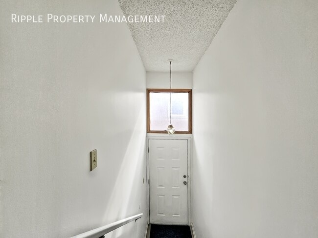 Building Photo - Modern 3 Beds, 1.5 Baths Main Floor/ Upper | No Pets Allowed