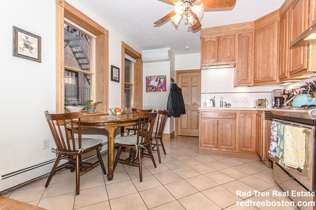 Building Photo - 5 Phillips St