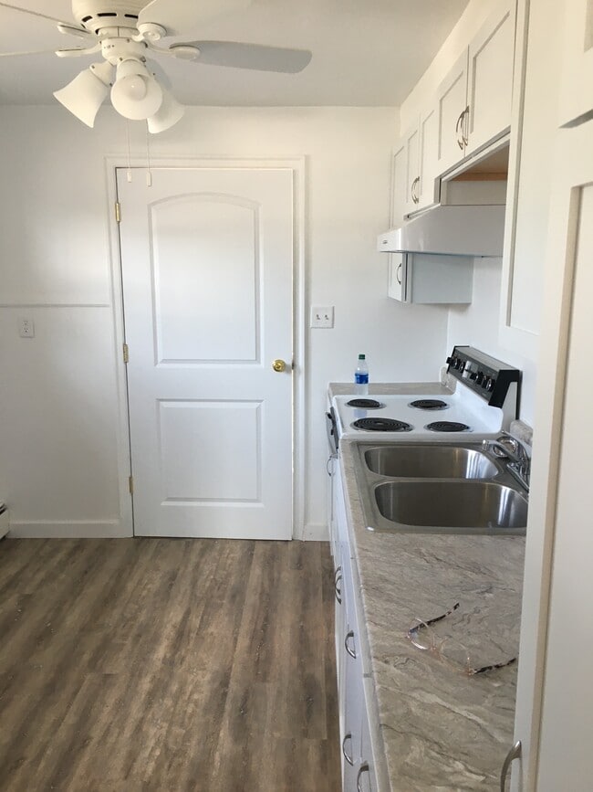Kitchen hold a small dinnett - 1330 N Cole St