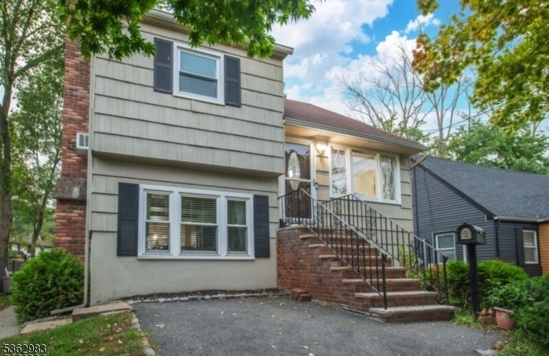 Foto principal - 27 1/2 Roosevelt Ave