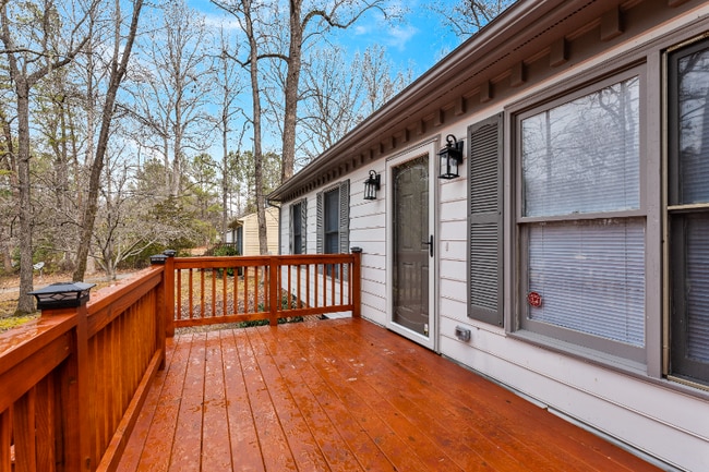 Foto del edificio - 5802 Lillie Dr