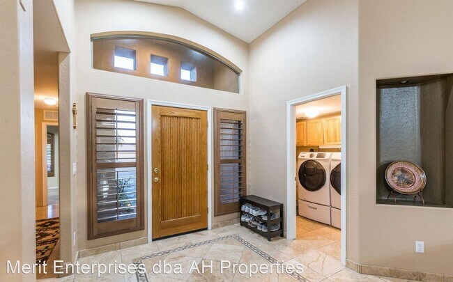 Foto del edificio - 3 br, 2 bath House - 6406 S KIVA CIR