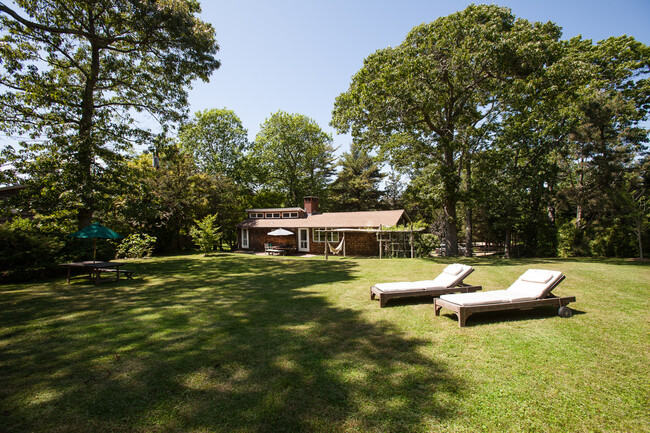 Foto del edificio - 35 Cedar Crest Rd