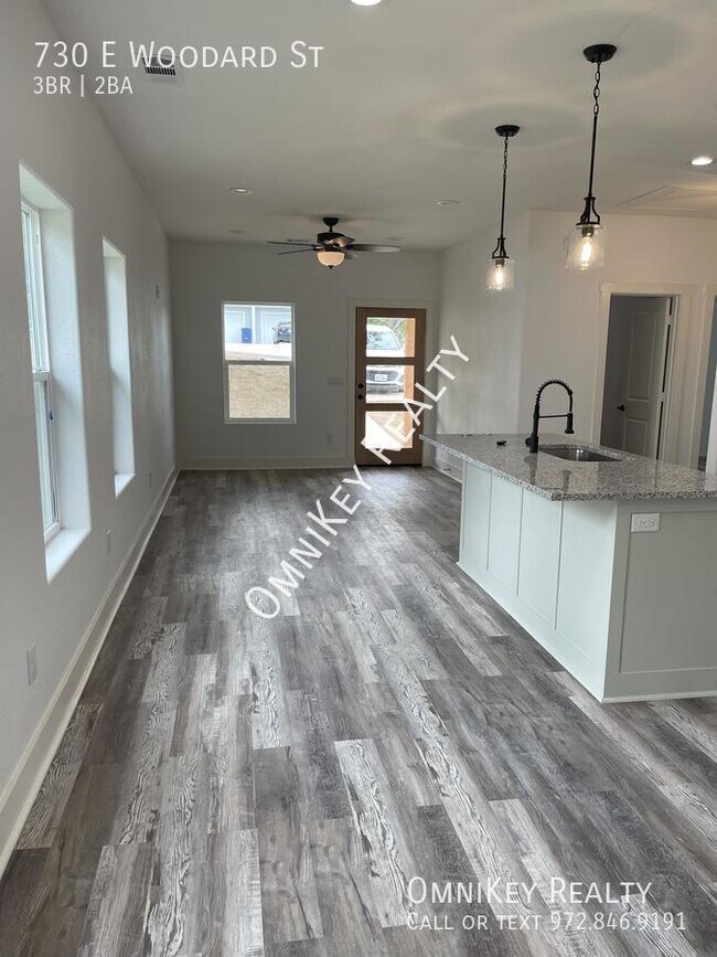 Foto del edificio - 730 E Woodard St
