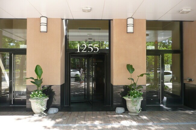 Foto del edificio - 1255 S State St