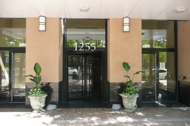 Building Photo - 1255 S State St