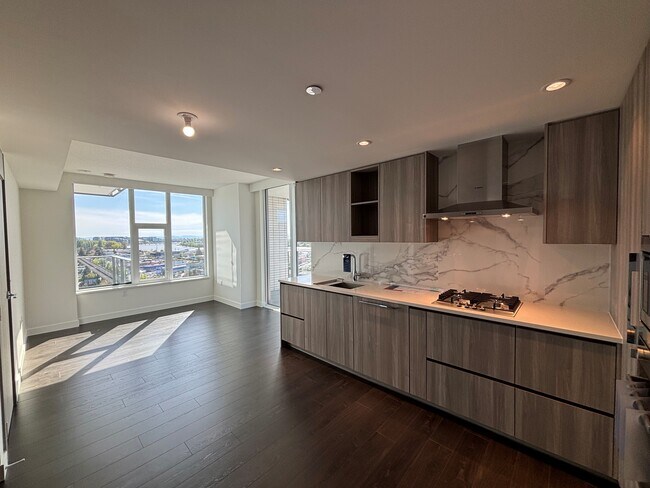 Photo du bâtiment - 1110-8611 Hazelbridge Way