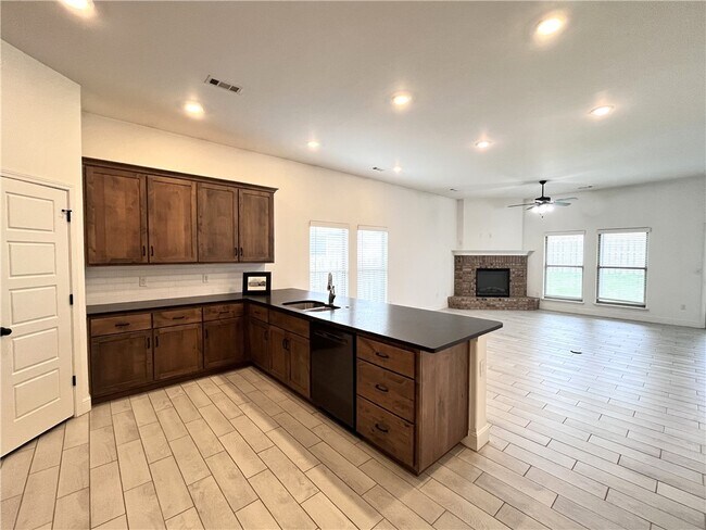 Foto del edificio - 5909 NW Reynolds St