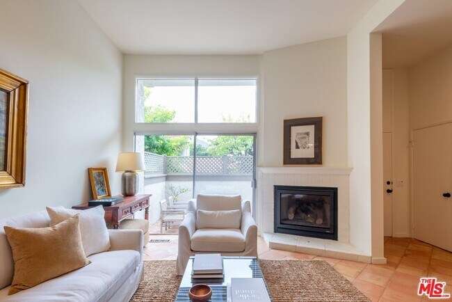 Building Photo - 17098 Palisades Cir