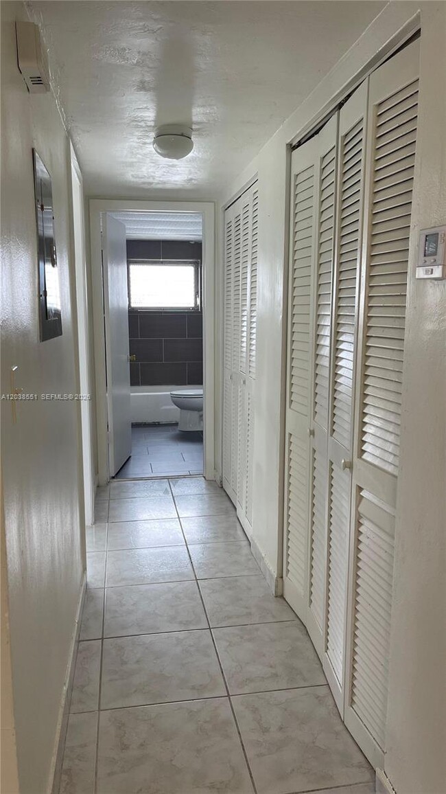 Foto del edificio - 1855 NE 121st St