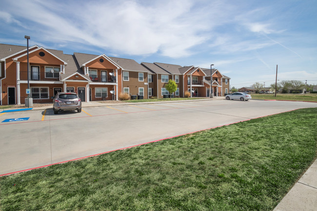 Building Photo - The Reserves at High Plains