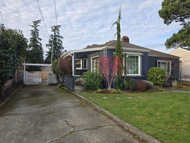 Foto del edificio - 4 Bedroom, 2 Bathroom House!