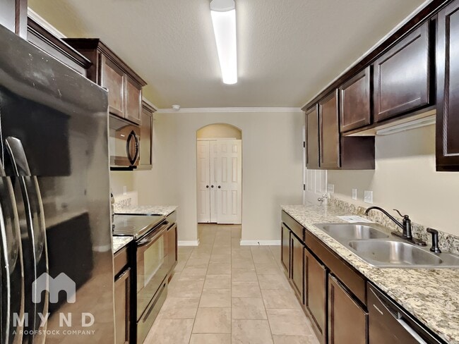 Building Photo - 3 Dunwood Dr