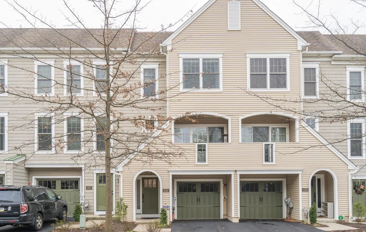 Foto principal - 219 Cobblestone Dr