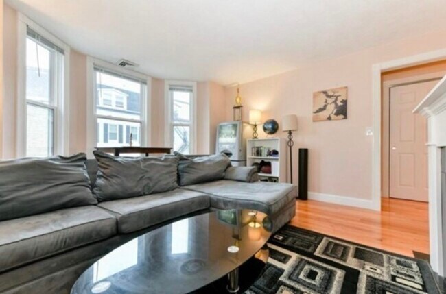 Foto del edificio - 239 Emerson St