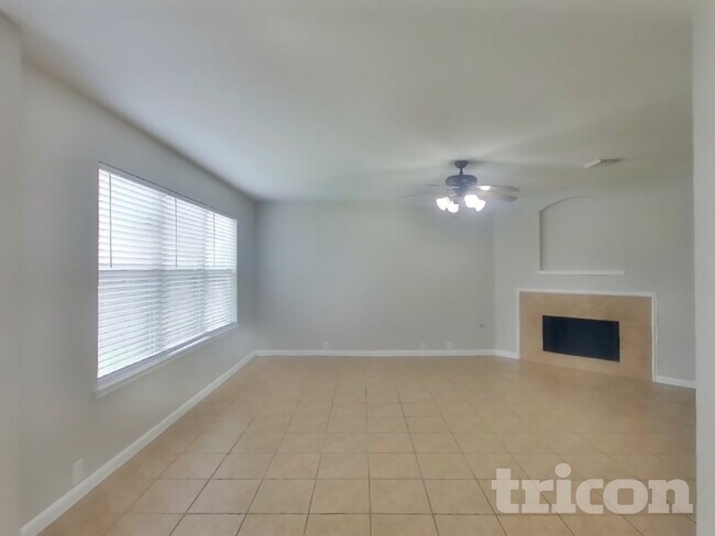 Foto del edificio - 2744 Woodspring Forest Dr