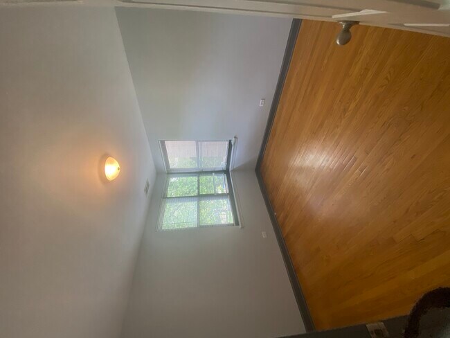 Foto del edificio - 7314 N Winchester Ave