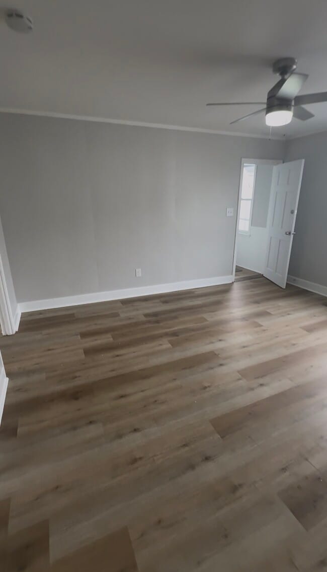 Building Photo - 135 Snell St