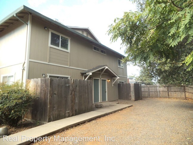 Building Photo - 588 Hartnell Ave