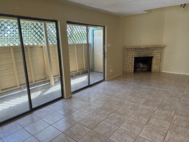 Foto del edificio - 6106 Wilderock Dr