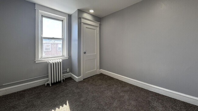 Foto del edificio - 7050 Clinton Rd