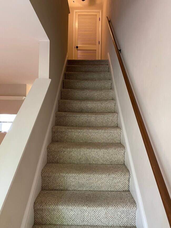 Building Photo - 7218 Woods Crossing Dr