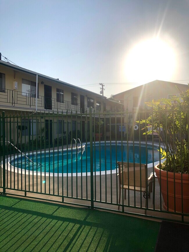 Foto del edificio - 6924 Wilcox Ave
