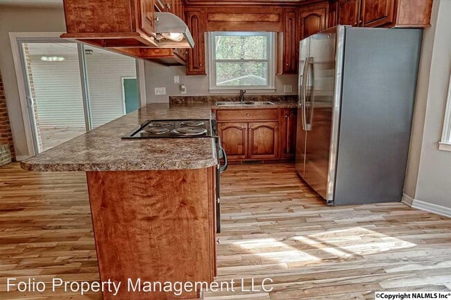 Building Photo - 3 br, 2 bath House - 409 Cloverleaf Drive
