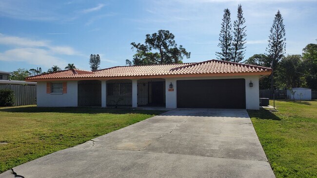 Foto del edificio - 3/2 SFH with new kitchen, less than one mi...