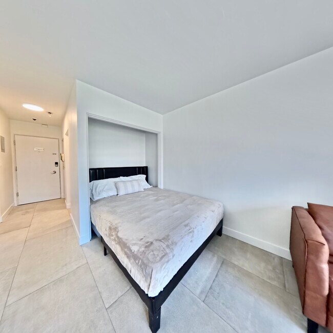Building Photo - 1540 Haro St