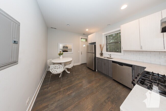 Foto del edificio - 2618 N Rockwell St