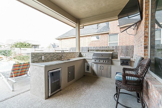 Building Photo - 26727 Cedardale Pines Dr