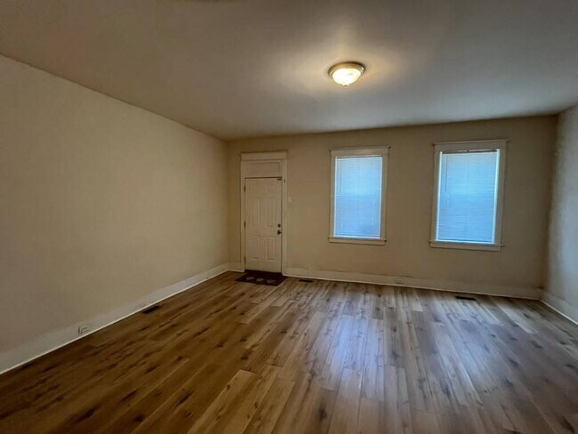 Foto del edificio - "Charming 1-Bedroom FIRST FLOOR Duplex in St. Louis City- Your Spacious 850 sq. ft. Retreat Await...