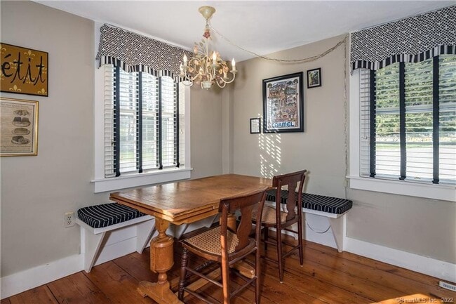 Building Photo - 27 S Main St