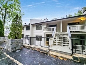 Building Photo - 3815 Paces Ferry W