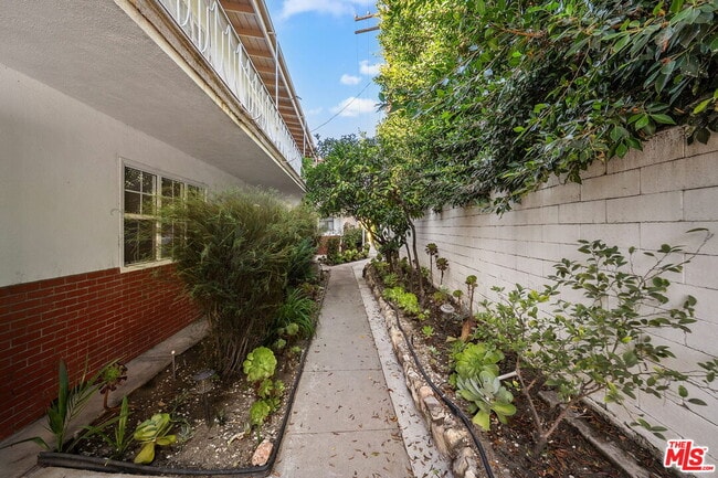 Foto del edificio - 414 E Dryden St