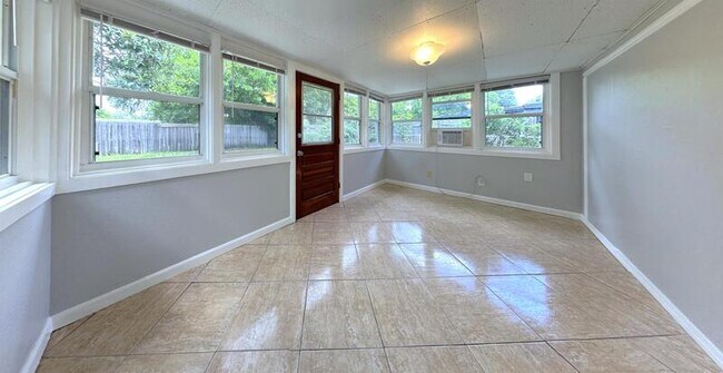Foto del edificio - 6800 12th St N