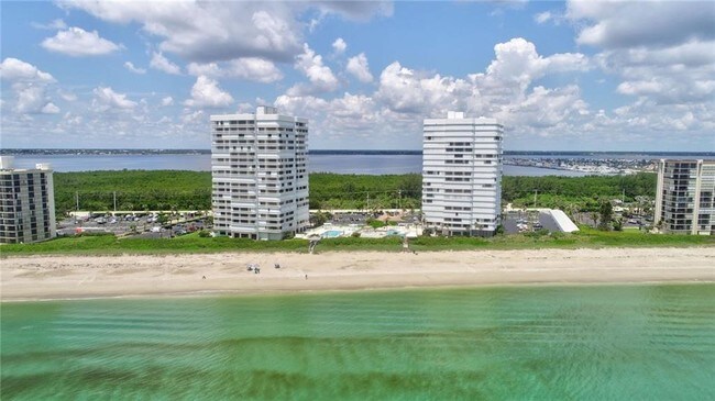 Foto del edificio - 9960 S Ocean Dr