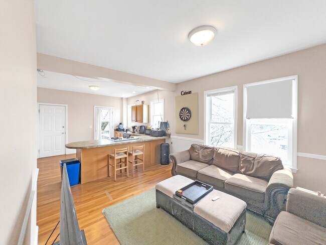 Foto del edificio - 32 Fisher Ave