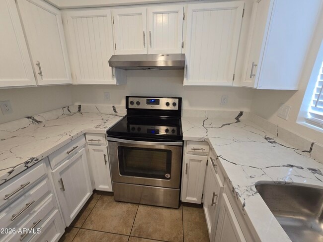 Foto del edificio - 715 N Arrowhead Dr