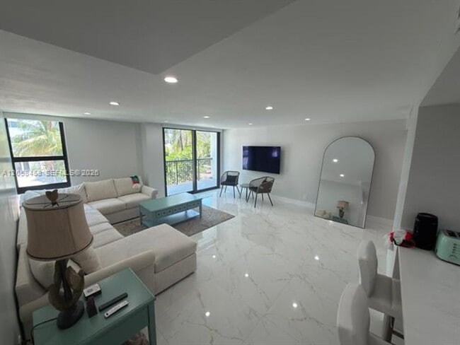 Photo - 1800 Collins Ave cu-3H Apartment