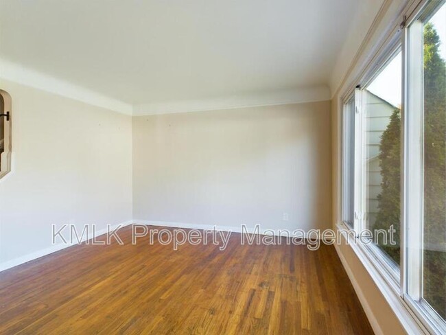 Building Photo - 1807 Karen Dr