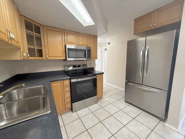 Building Photo - "Charming 2-Bedroom, 2-Bath Oasis with 140...