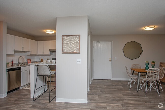 2BR, 2BA - 1,100 SF - Audenn Apartments