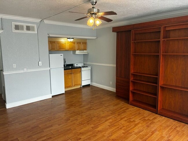 Building Photo - 311 W Ashley St