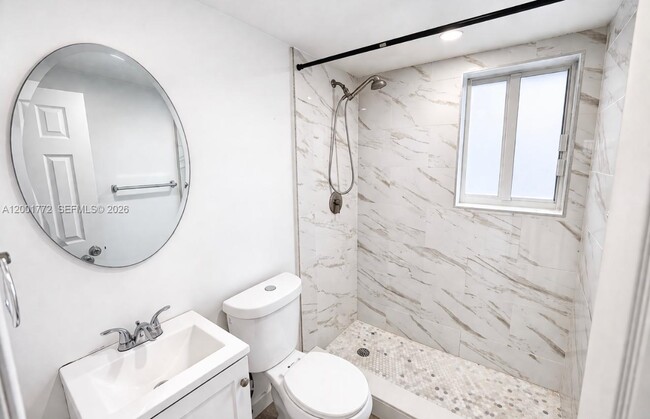 Foto del edificio - 7600 Dickens Ave